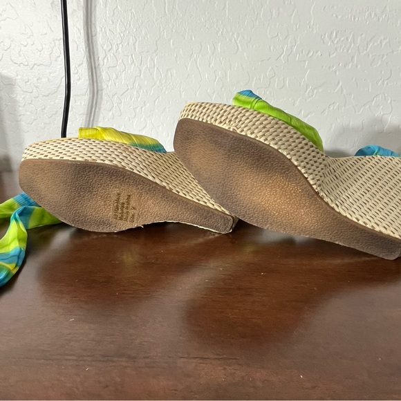 Vibrant Espadrille Sandals with Strappy Design - Picture 3 of 3